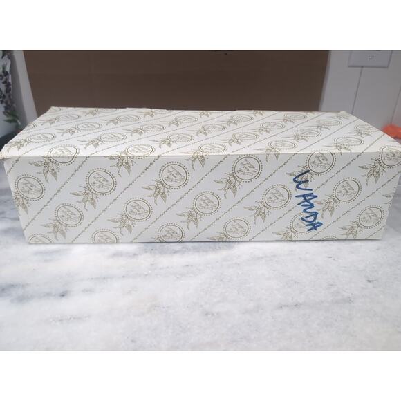 Heritage Signature Collection Wanda‎ Porcelain Doll 15.5", Vintage Collectible - Picture 5 of 7